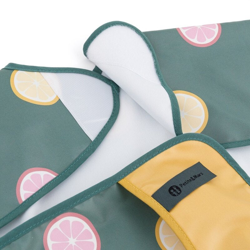 Baveta impermeabila, Petite&Mars, Cu maneci lungi, Usor de curatat, inchidere prin velcro, Dimensiune 38x42 cm, 24 luni+, Beige Citrus