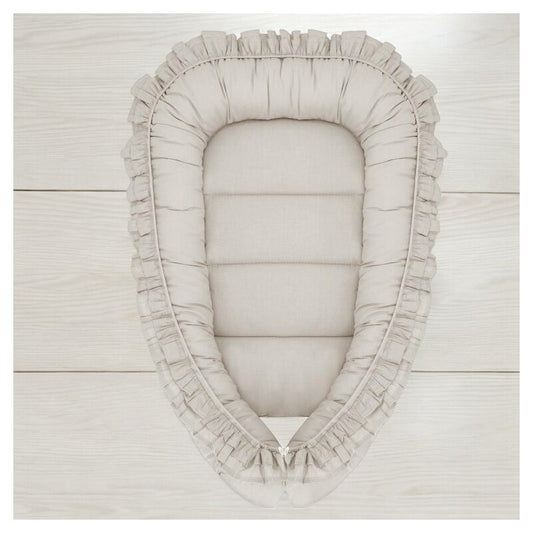 Cosulet bebelus, MimiNu, Pentru dormit, Baby Nest 55 x 75 cm, Cu Volanase, Husa 100% bumbac, Din bumbac certificat Oeko Tex Standard 100, Colectia Royal, Beige