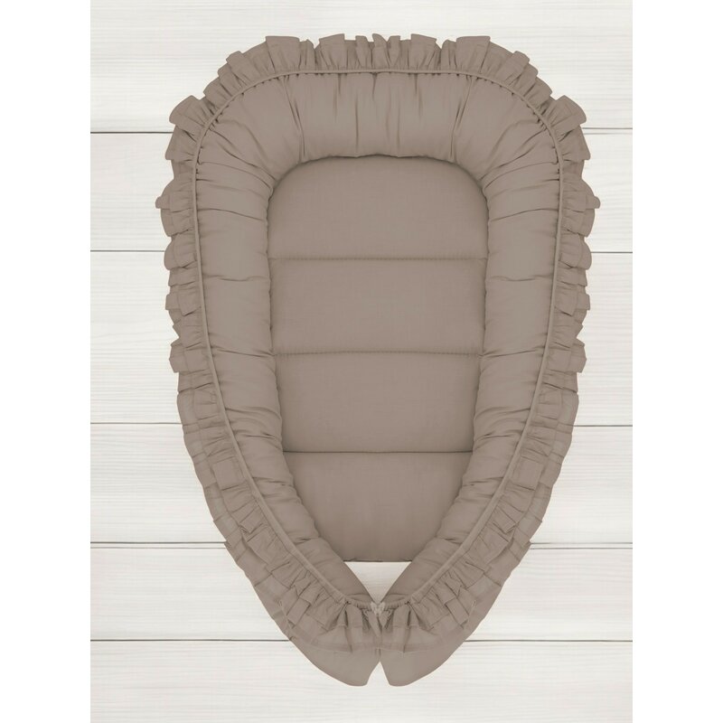 Cosulet bebelus, MimiNu, Pentru dormit, Baby Nest 55 x 75 cm, Cu Volanase, Husa 100% bumbac, Din bumbac certificat Oeko Tex Standard 100, Colectia Royal, Mocha