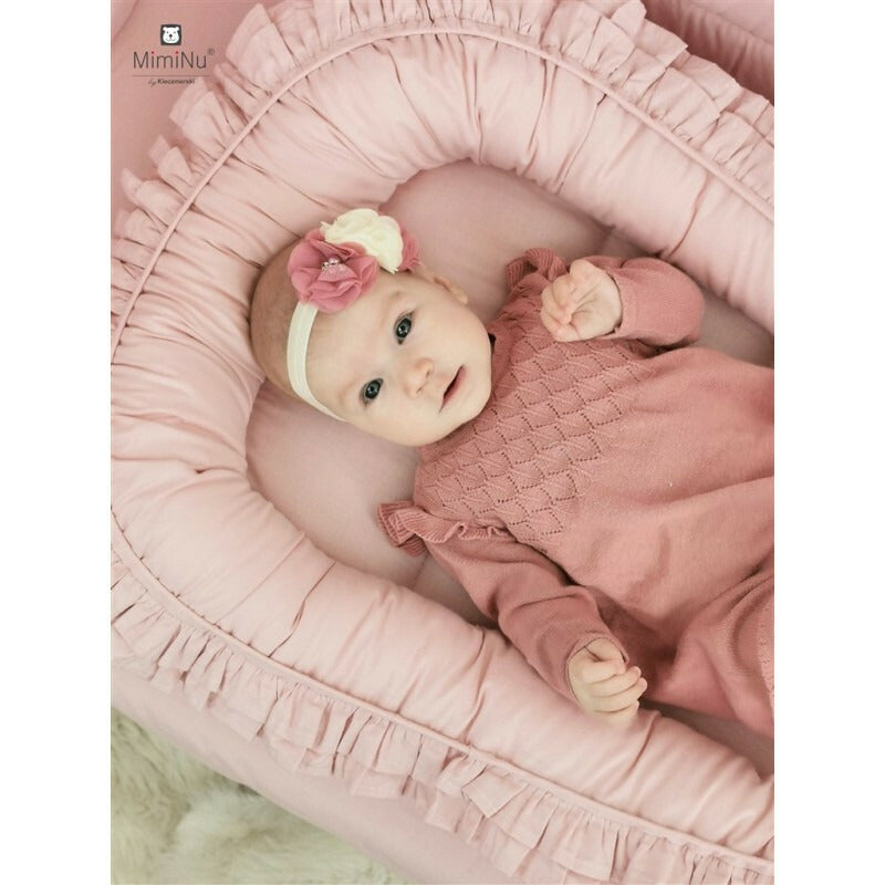 Cosulet bebelus, MimiNu, Pentru dormit, Baby Nest 55 x 75 cm, Cu Volanase, Husa 100% bumbac, Din bumbac certificat Oeko Tex Standard 100, Colectia Royal, Powder Pink