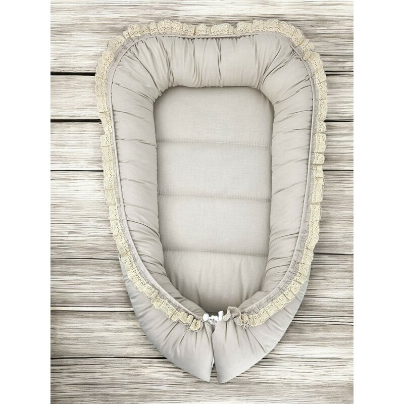 Cosulet bebelus, MimiNu, Premium, Pentru dormit, Baby Nest 55 x 75 cm, Cu Volanase si dantela, Husa 100% bumbac, Din bumbac certificat Oeko Tex Standard 100, Grey