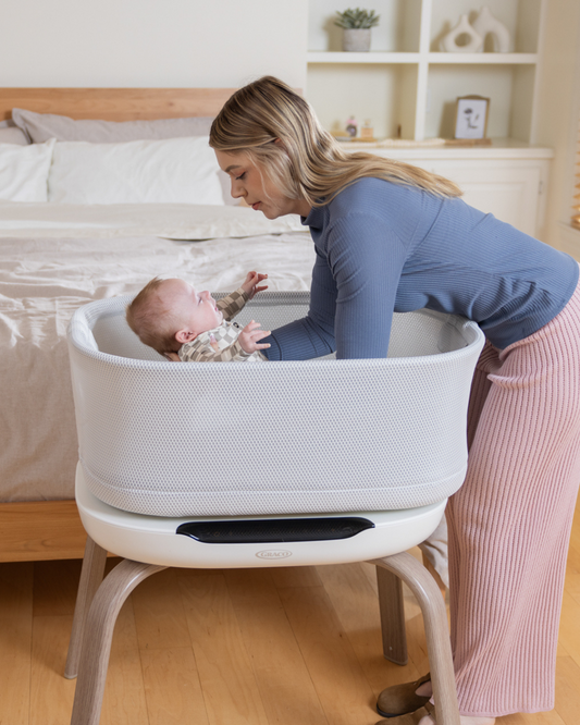 Graco - Patut co-sleeper Eluma Nest Luna cu leganare automata si sistem inteligent de detectare a plansului