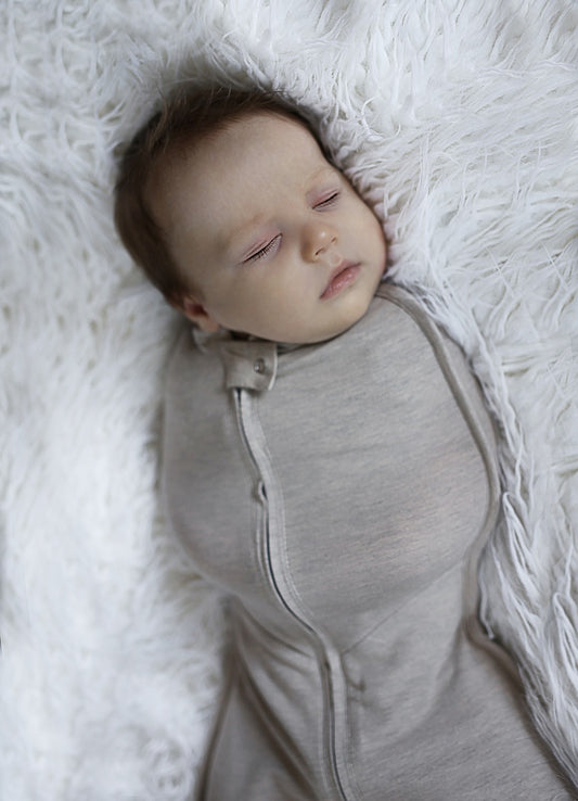 Saculet Swaddle Nou Nascut Sleepee First Step cu Caciulita, Bumbac 92% + Elastan, 3-6.5 kg, Bej