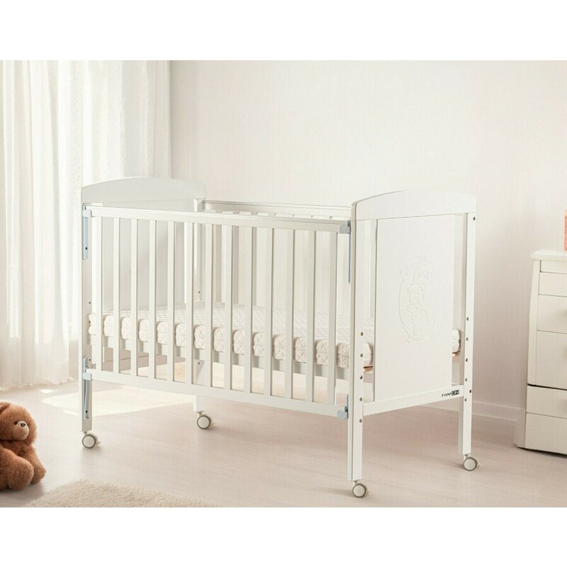 Patut din lemn bebe, 120x60 cm, Cu laterala culisanta, Din lemn de pin si mdf, Cu roti, Cu sina speciala pentru dentitie, Stabil si rezistent, White, FreeON, Mia