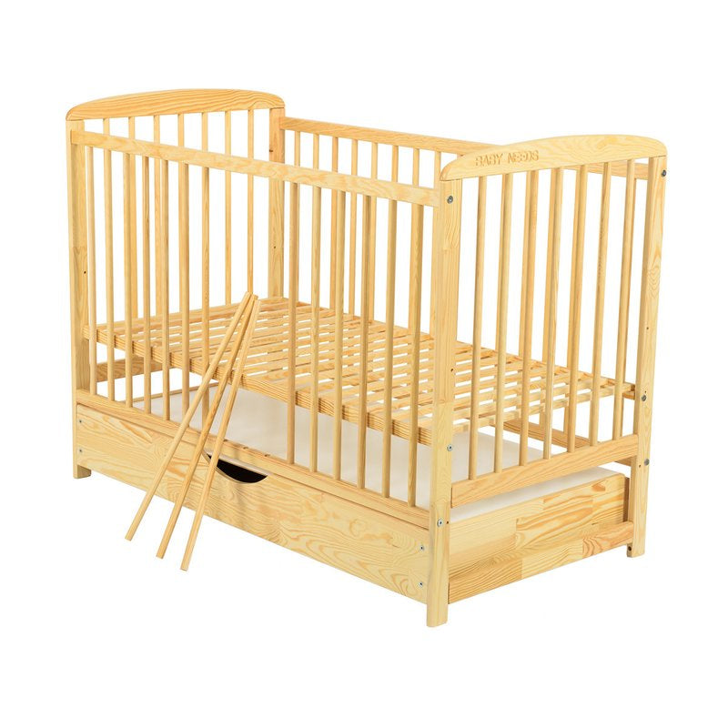 Patut din lemn bebe, 120x60 cm, Cu sertar cu capac, Din lemn de pin si mdf, Stabil si rezistent, Inaltime saltea reglabila pe 3 nivele, Laterala cu 3 bete detasabile, EN716-1, EN716-2, Natur, Babyneeds, Ola + Saltea 10 cm