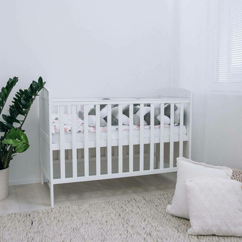 Patut din lemn bebe, 120x60 cm, Transformabil pentru bebe si junior, Din lemn de pin si mdf, Cu sina speciala pentru dentitie, Stabil si rezistent, White, FreeON, Lory