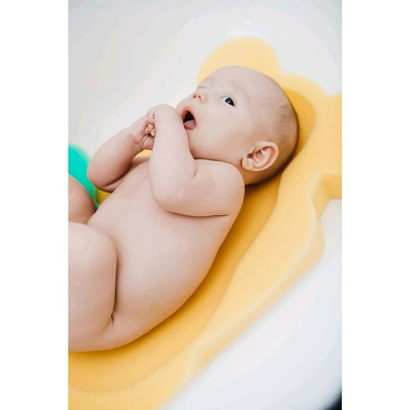 Reductor de baie, New Baby, Maxi, Din burete, 58 cm, Cu jucarii din spuma, Bear Yellow