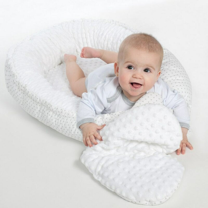 Set 3 piese, New Baby, Luxury, Baby Nest cu doua fete, Cu paturica si pernuta in forma de inima, Minky Heart White