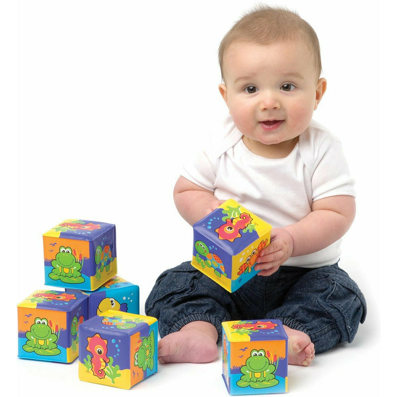 Set 6 cuburi noi pentru baie, Playgro, Cu litere si cifre, Dimesiune 7.5 cm fiecare cub, Splash and Learn Soft blocks for bath