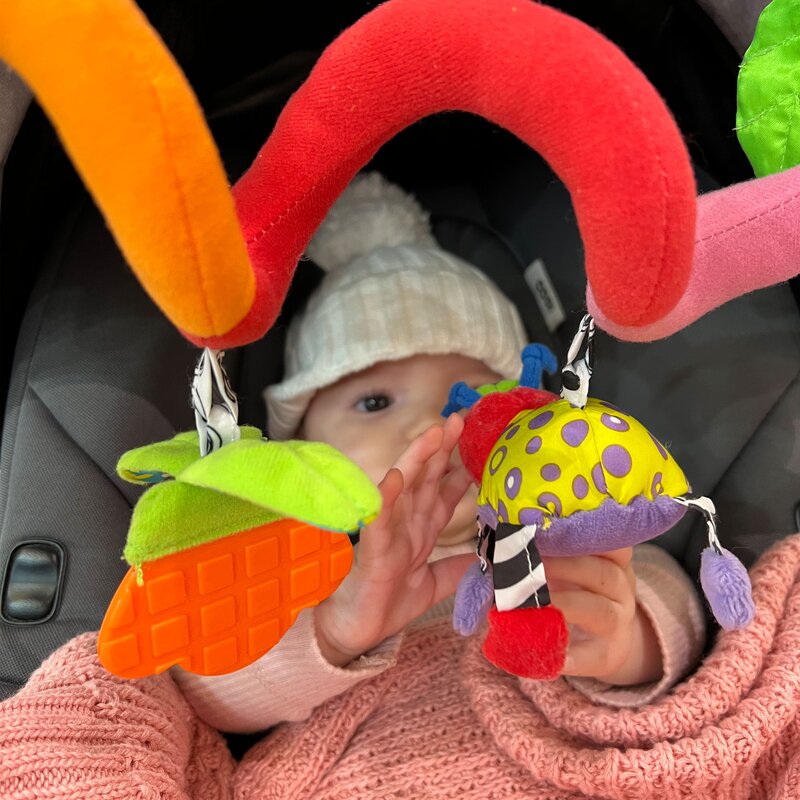 Spirala cu jucarii, Playgro, Multifunctionale pentru carucior, scoica auto si patut, Cu jucarie de dentitie, Amazing Garden Twirly Whirly, 33 cm