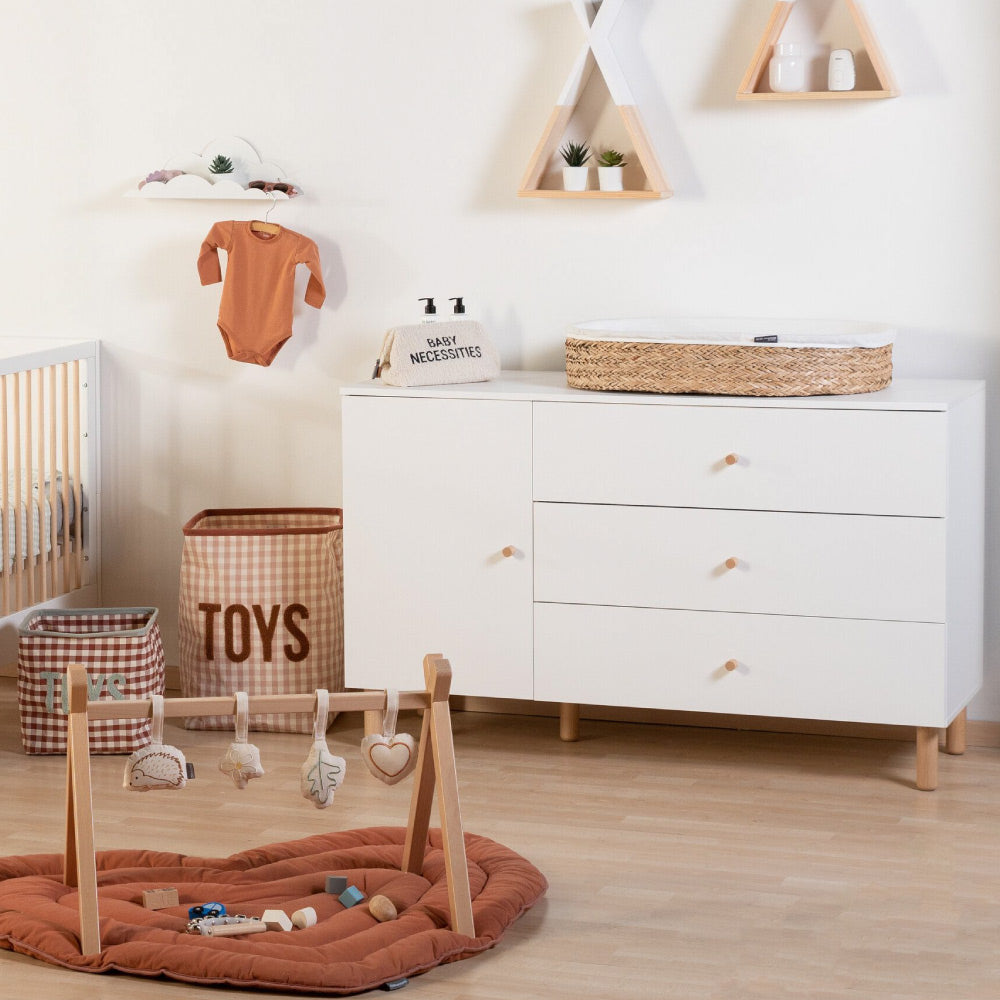 Comoda Childhome Wonder White 137x75x93 cm cu masa de infasat
