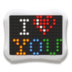 Joc mozaic luminos Quercetti Peg Brite, 120 piese – mesaj cu inimă și litere din pini colorati