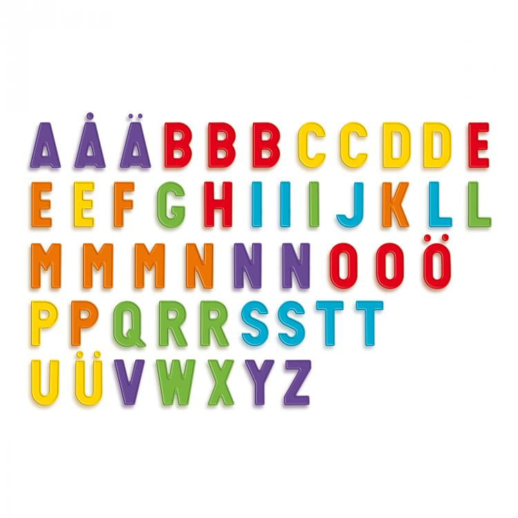 Tableta magnetica Quercetti ABC, 53 piese – literele alfabetului grupate pe fundal alb