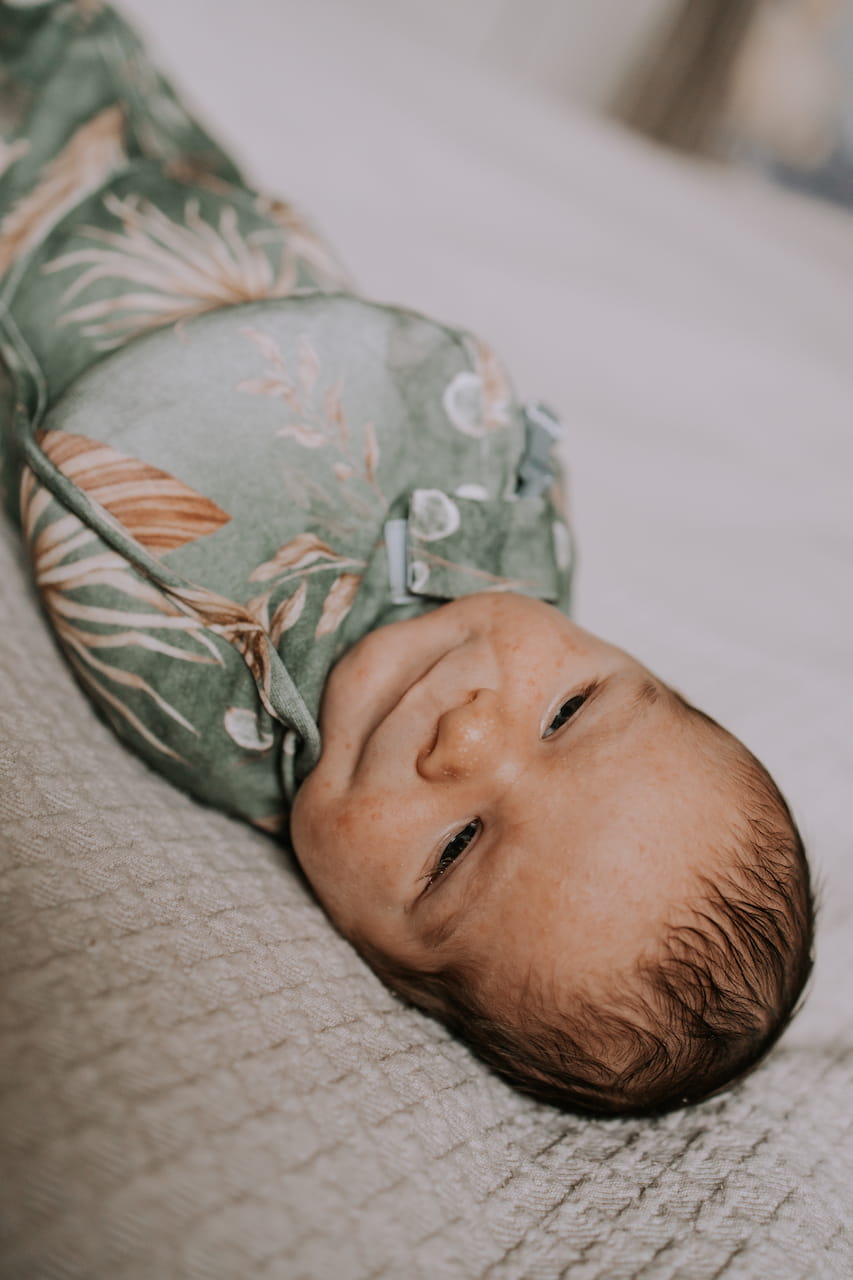 Saculet Swaddle infasat Nou Nascut Bumbac + Caciulita - First Step