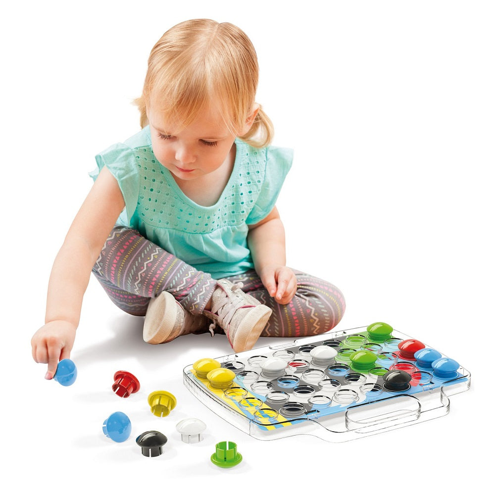 Joc mozaic Quercetti Fantacolor Junior, 40 piese – copil care fixează piesele pe tablă