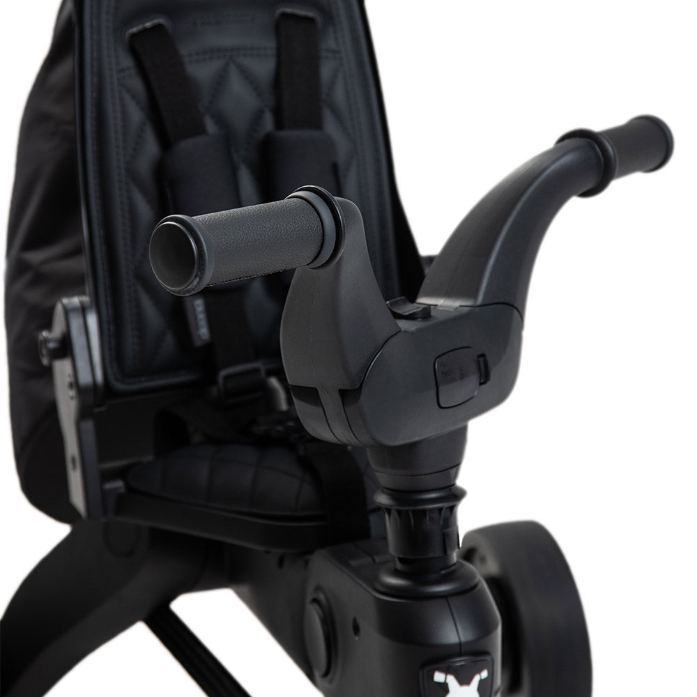 Tricicleta Doona Liki Trike Midnight Editie limitata