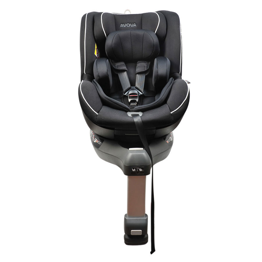 Scaun auto Avova Sperber-Fix i-Size Pearl Black – vedere frontală cu picior de fixare