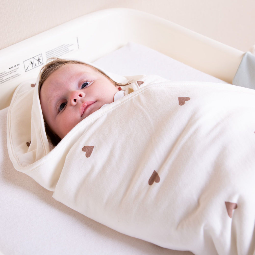 Prosop cu gluga si manusa de baie Childhome Jerse Frotir 80x80 cm, Inimioare