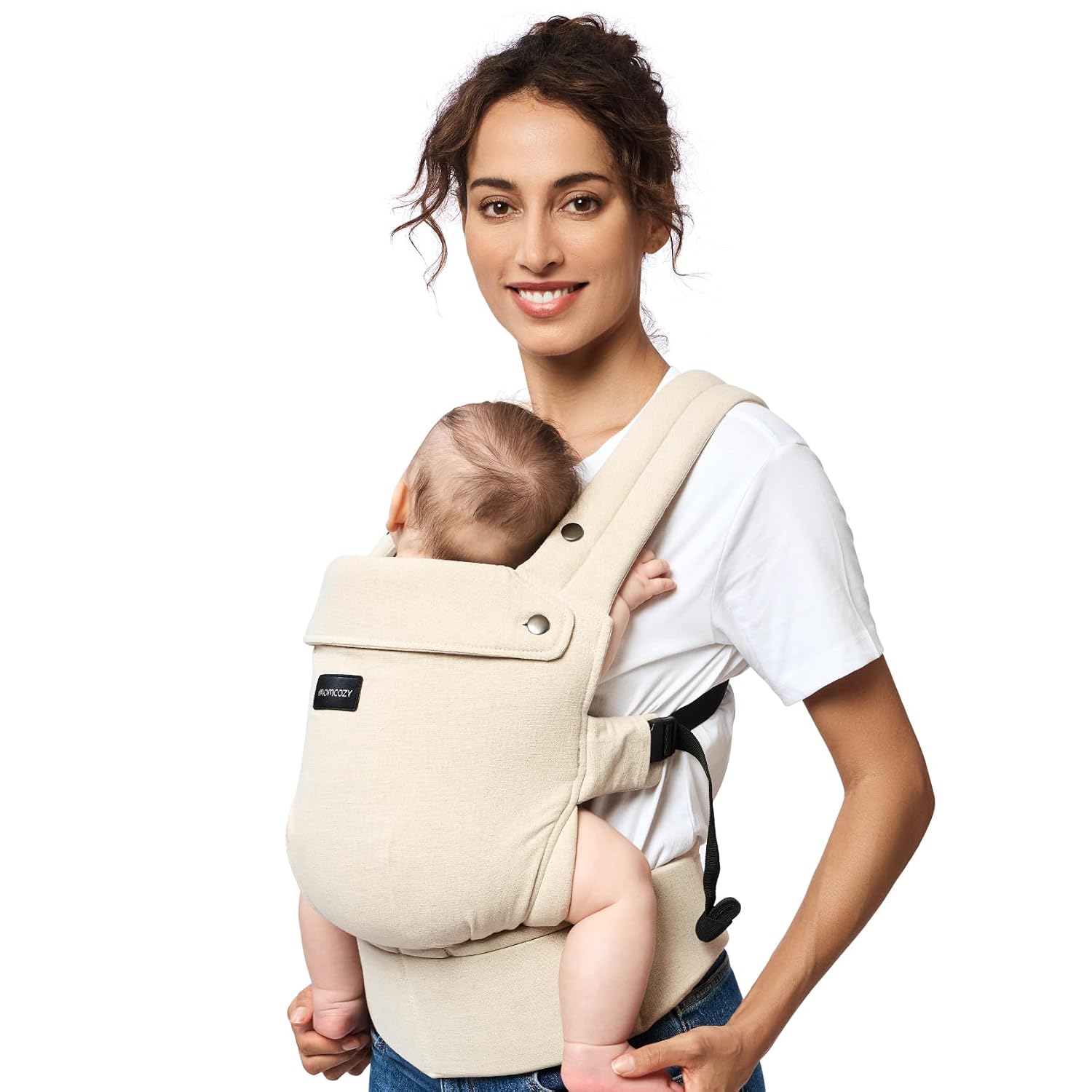 Părinte purtând bebelușul în marsupiul Momcozy PureHug Sand
