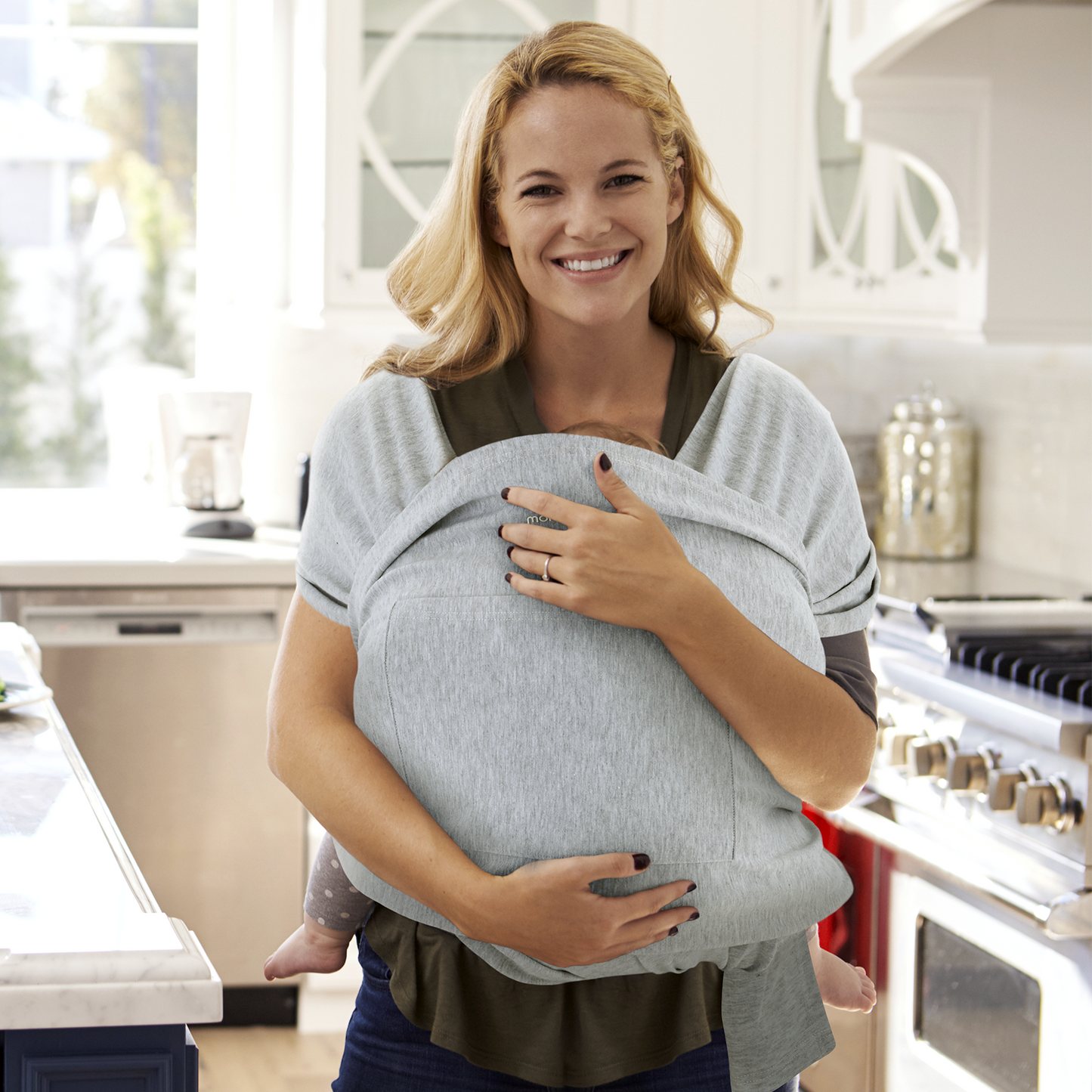 Marsupiu Wrap Sling cu suport spate Ergonomic 3.5 - 22 kg Babe-Toddler - Light Brown MOMCOZY
