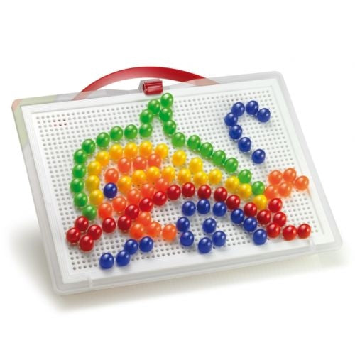 Joc mozaic Quercetti Fantacolor Portabil 150 D15 – mozaic cu mașină multicoloră pe tabla albă