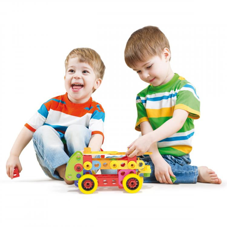 Set constructie Quercetti Tecno Jumbo – doi copii care se joacă cu un vehicul