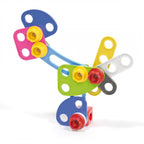 Set constructie Quercetti Tecno Jumbo Starter Set – personaj cu brațe ridicate și piese colorate