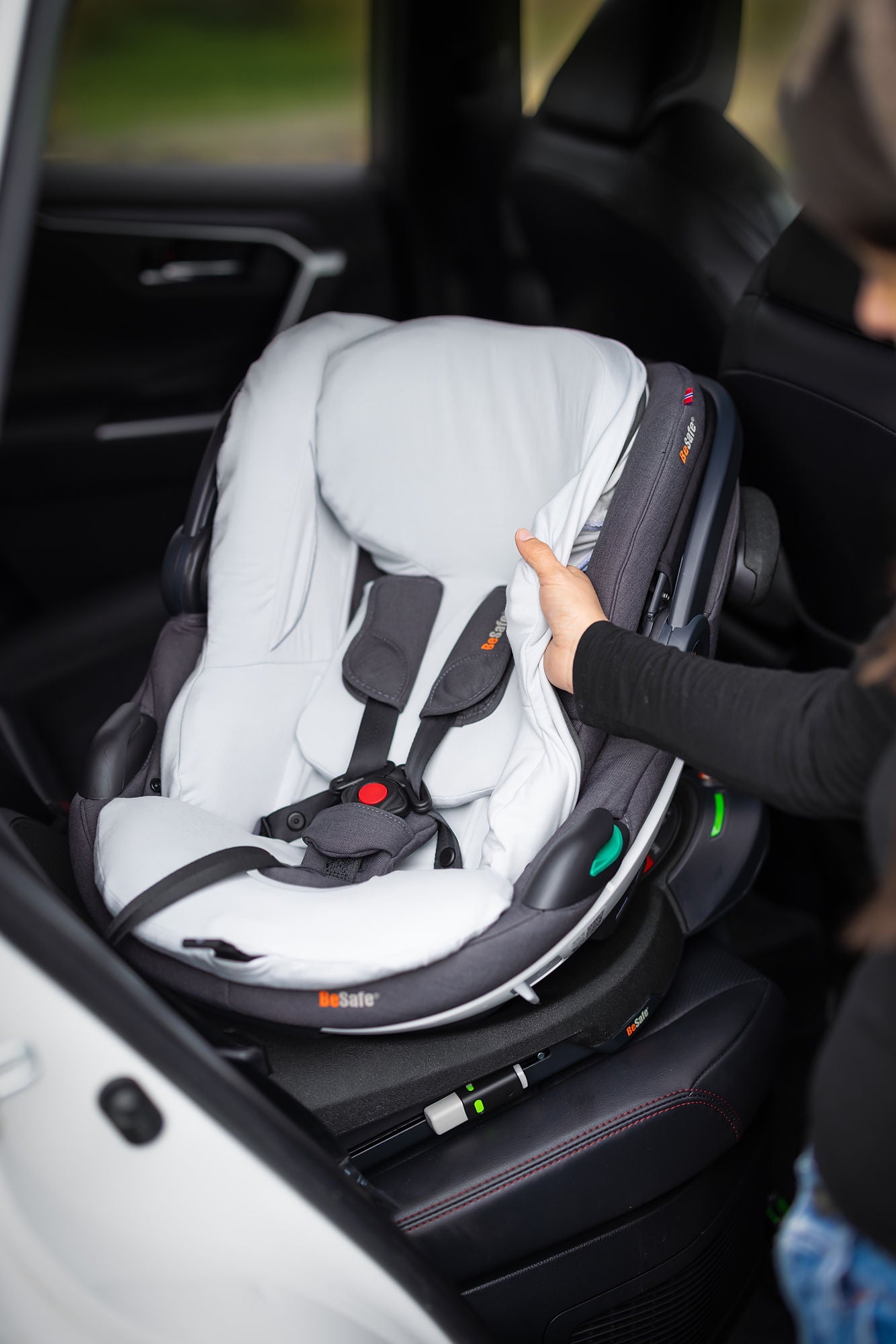 Husă scaun auto BeSafe Go Beyond - Protecție premium pentru scaunul copilului