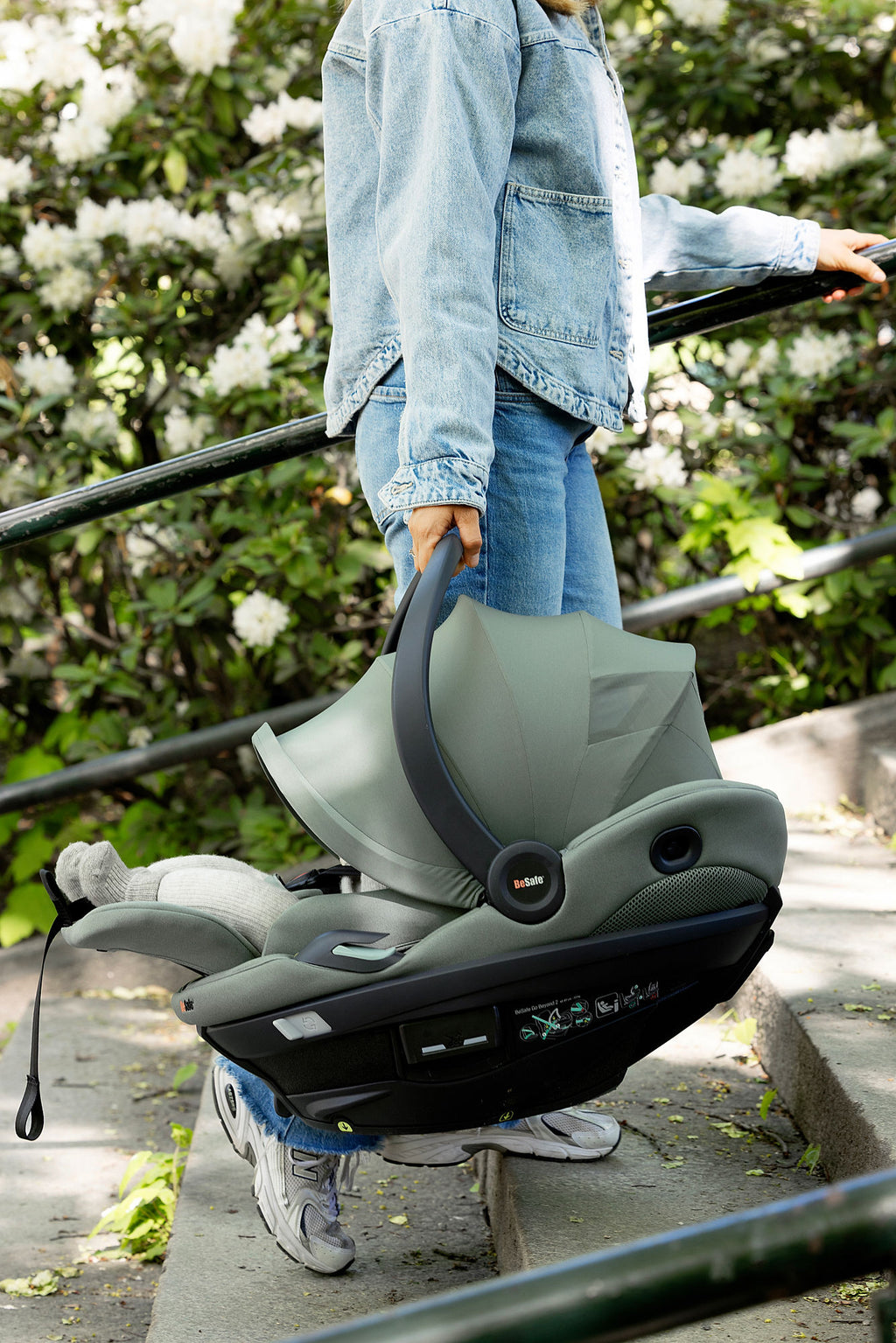Scoica auto BeSafe Go Beyond 2 Meadow Green SoftBreeze, transport cu manerul