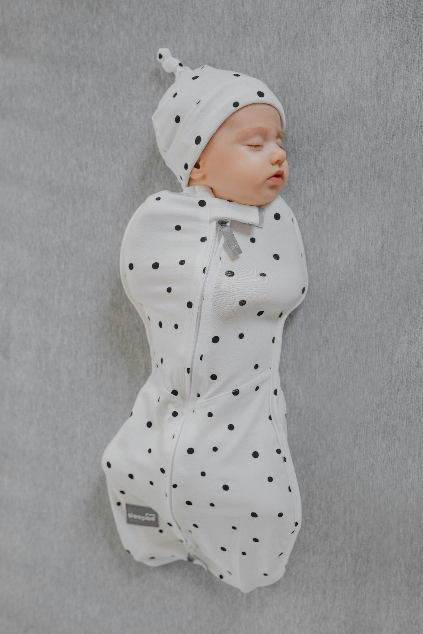 Saculet Swaddle infasat Nou Nascut Bumbac + Caciulita - First Step