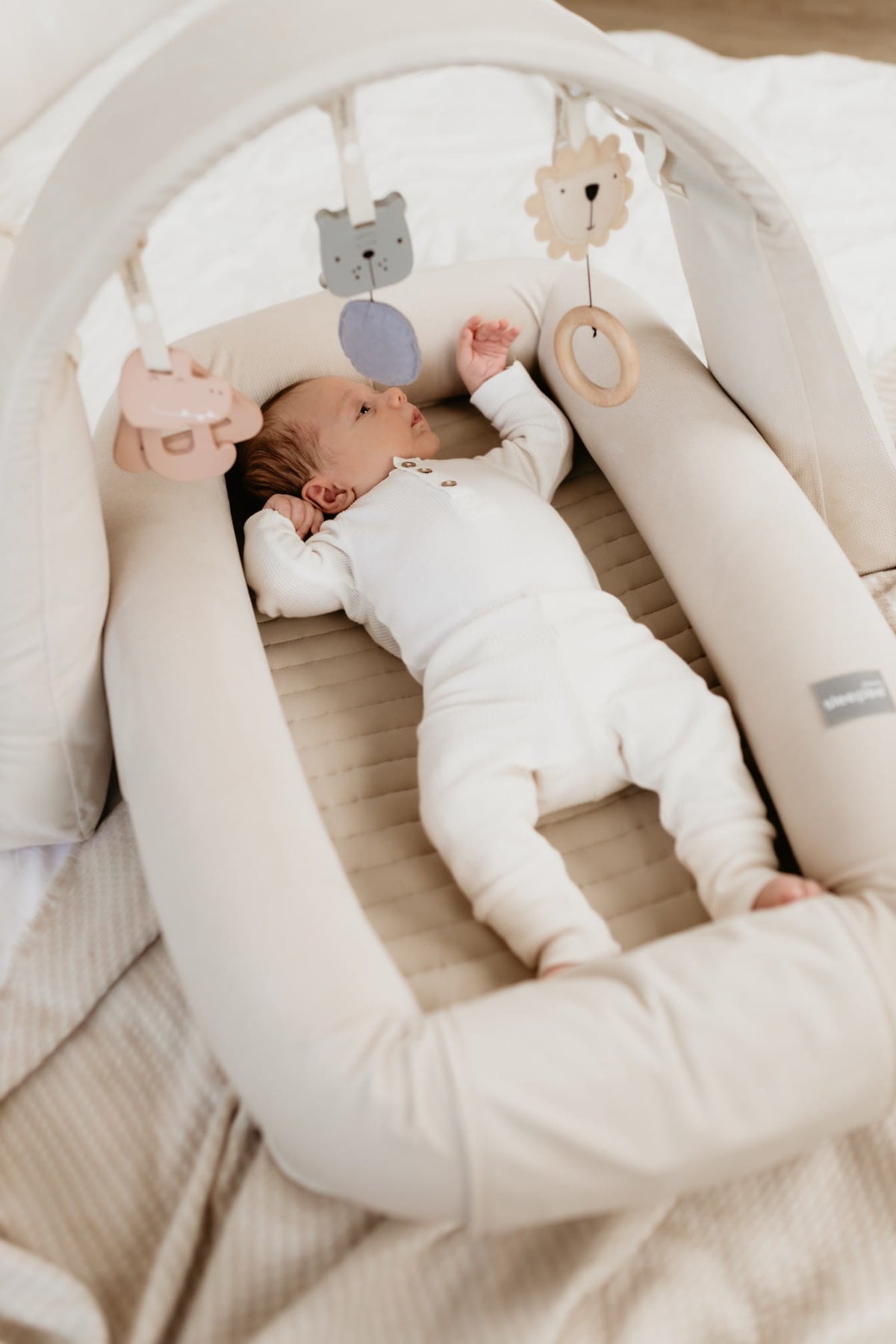 Baby Nest modular Sleepee cu arcada de jucarii