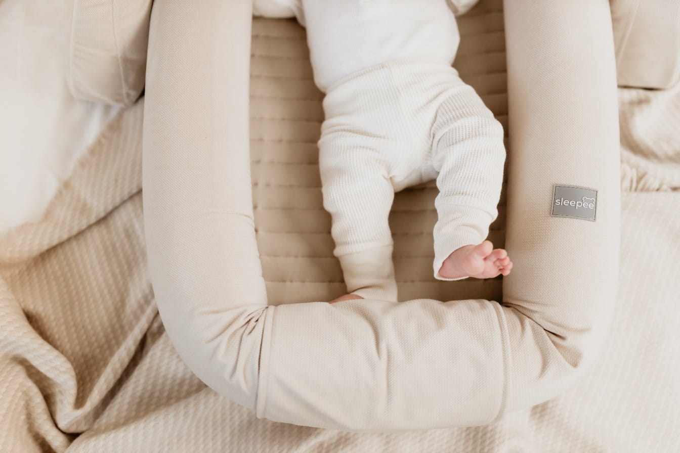 Baby Nest Modular Sleepee 4 in 1 cu Arcada de Jucarii si Aparat Sunete, Laterale Detasabile, Sand