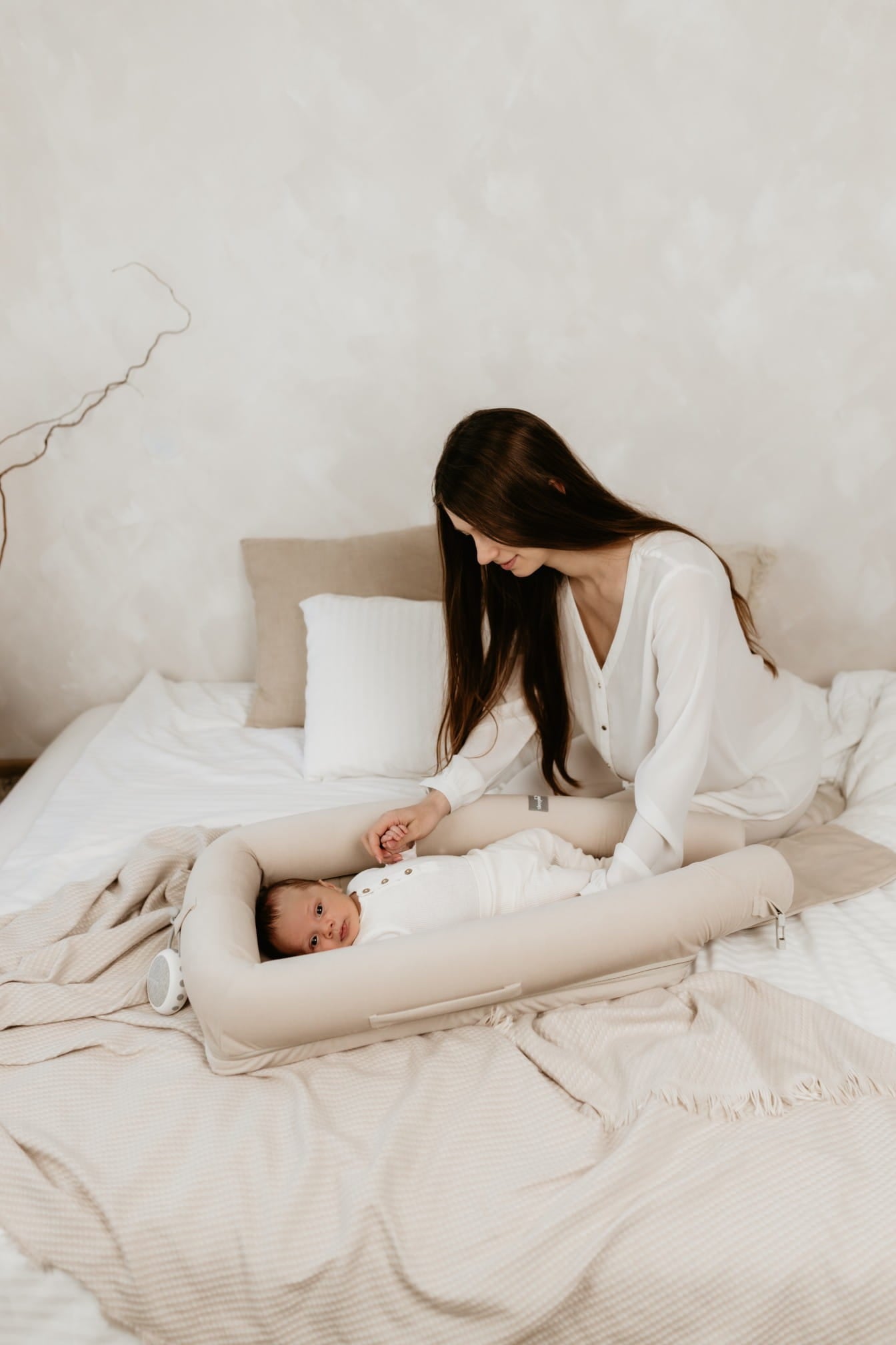 Baby Nest Modular Sleepee 4 in 1 cu Arcada de Jucarii si Aparat Sunete, Laterale Detasabile, Sand