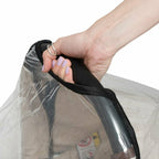 Husă de ploaie pentru scoică New Baby Basic transparent/negru – detaliu al accesului la mâner