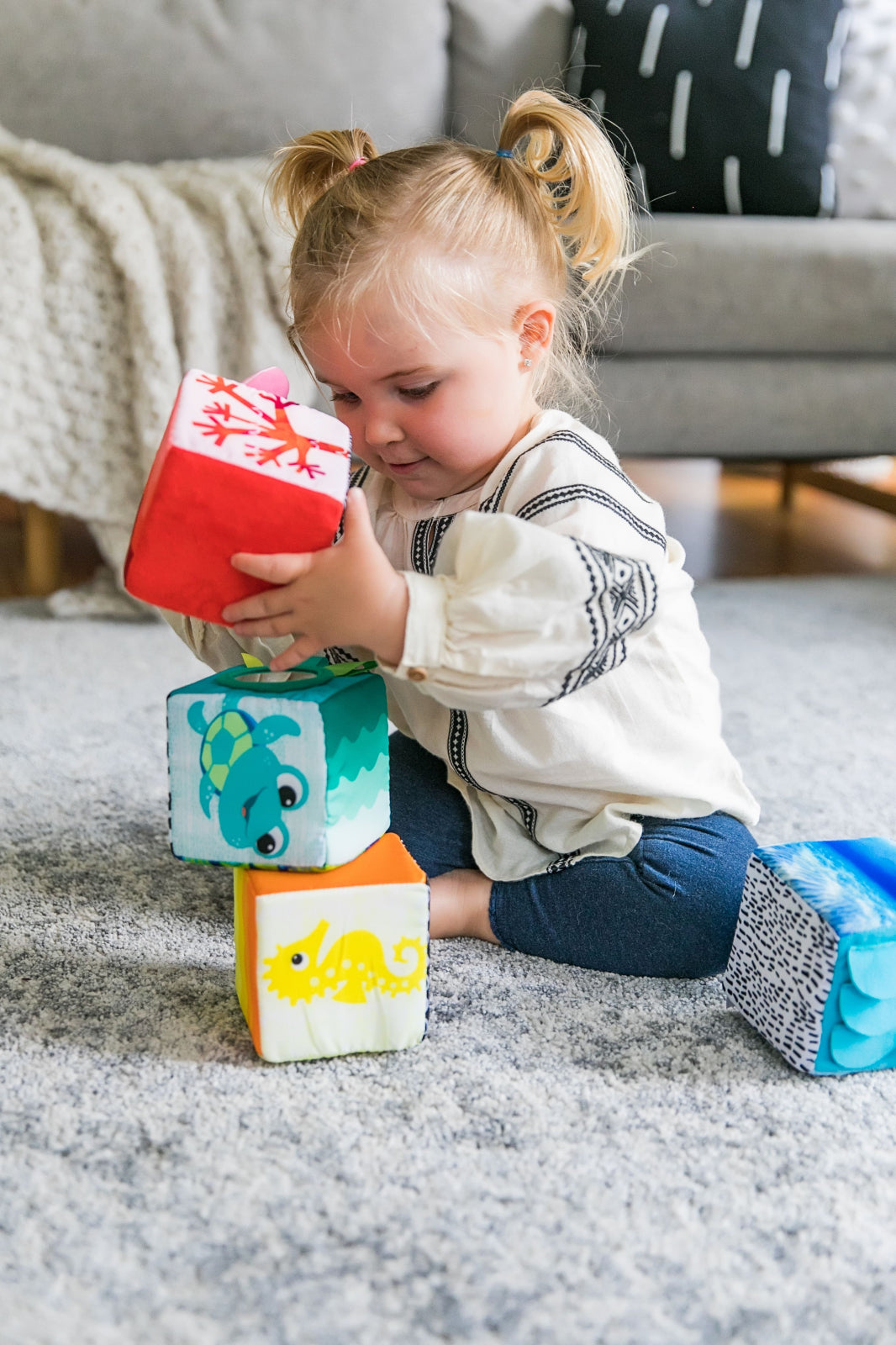 Cuburi moi Baby Einstein Explore & Discover, 4 piese – imagine de prezentare 9