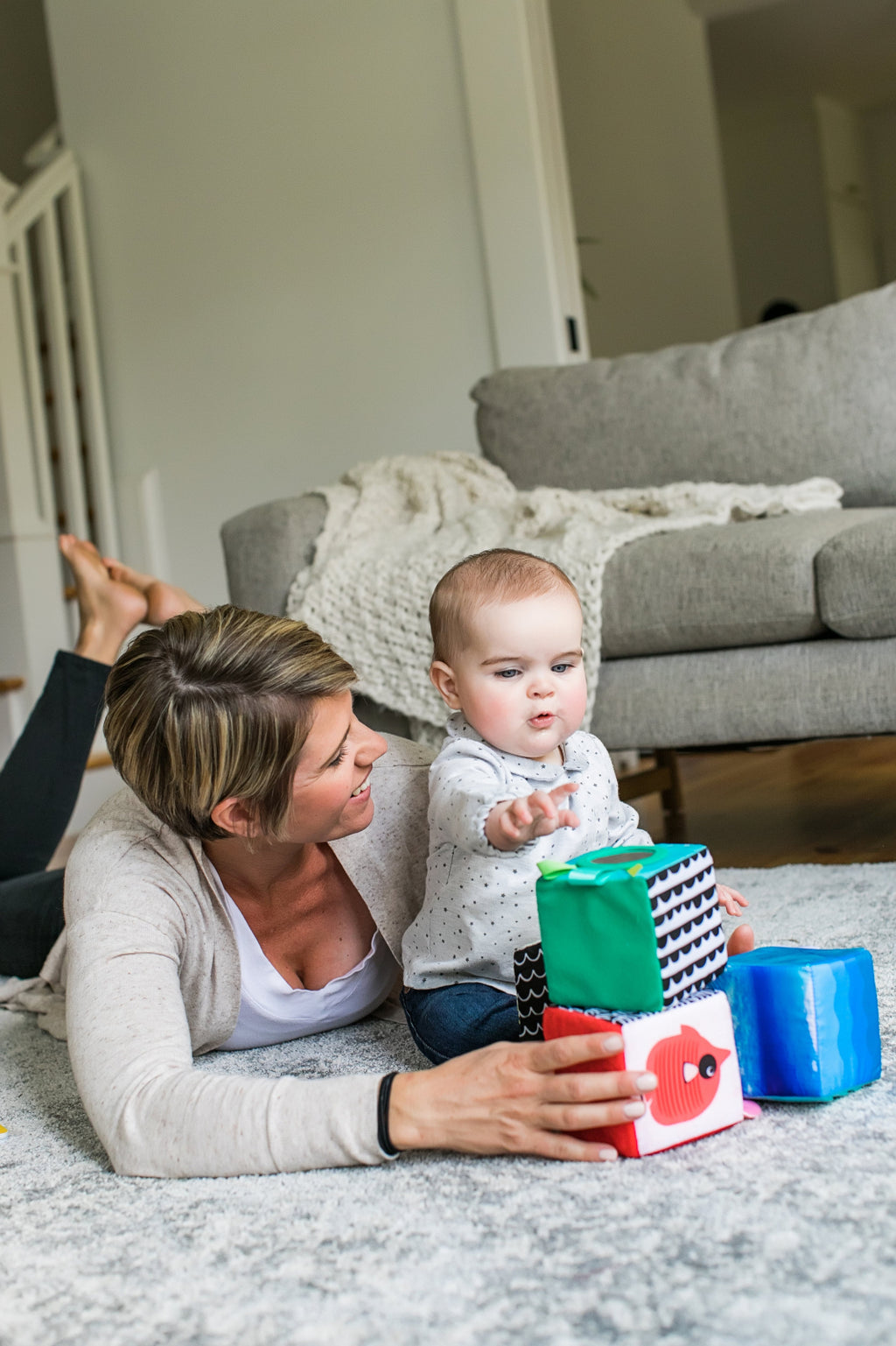 Cuburi moi Baby Einstein Explore & Discover, 4 piese – imagine de prezentare 8