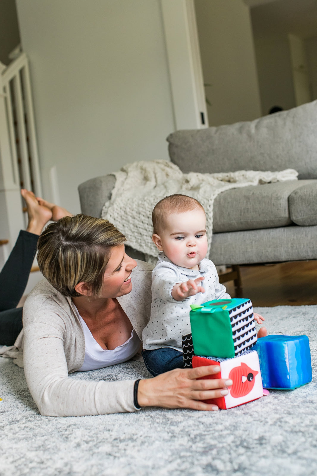 Cuburi moi Baby Einstein Explore & Discover, 4 piese – imagine de prezentare 8