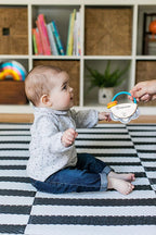 Mini tamburină din lemn Baby Einstein – imagine de prezentare 7