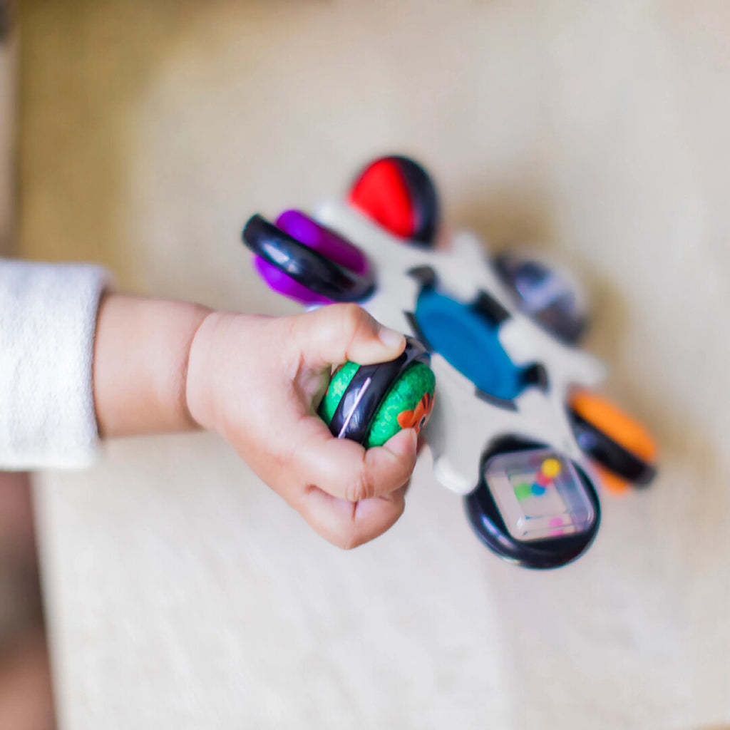Jucărie senzorială Baby Einstein Curiosity Clutch – imagine de prezentare 5