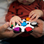 Jucărie senzorială Baby Einstein Curiosity Clutch – imagine de prezentare 6