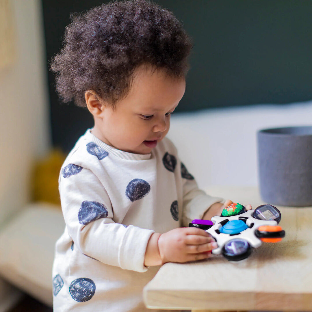Jucărie senzorială Baby Einstein Curiosity Clutch – imagine de prezentare 7