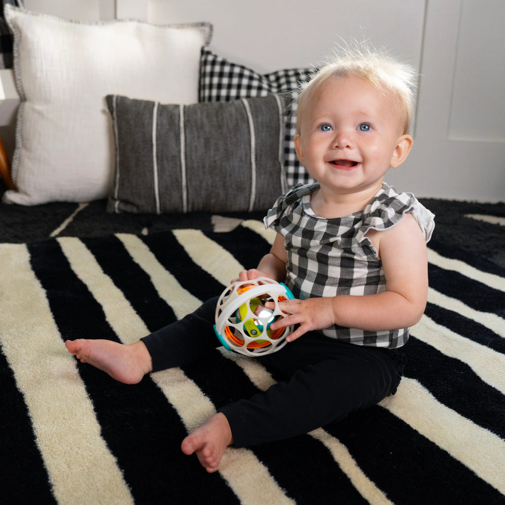 Minge zornăitoare Baby Einstein Oball Grip & Spin – imagine de prezentare 4
