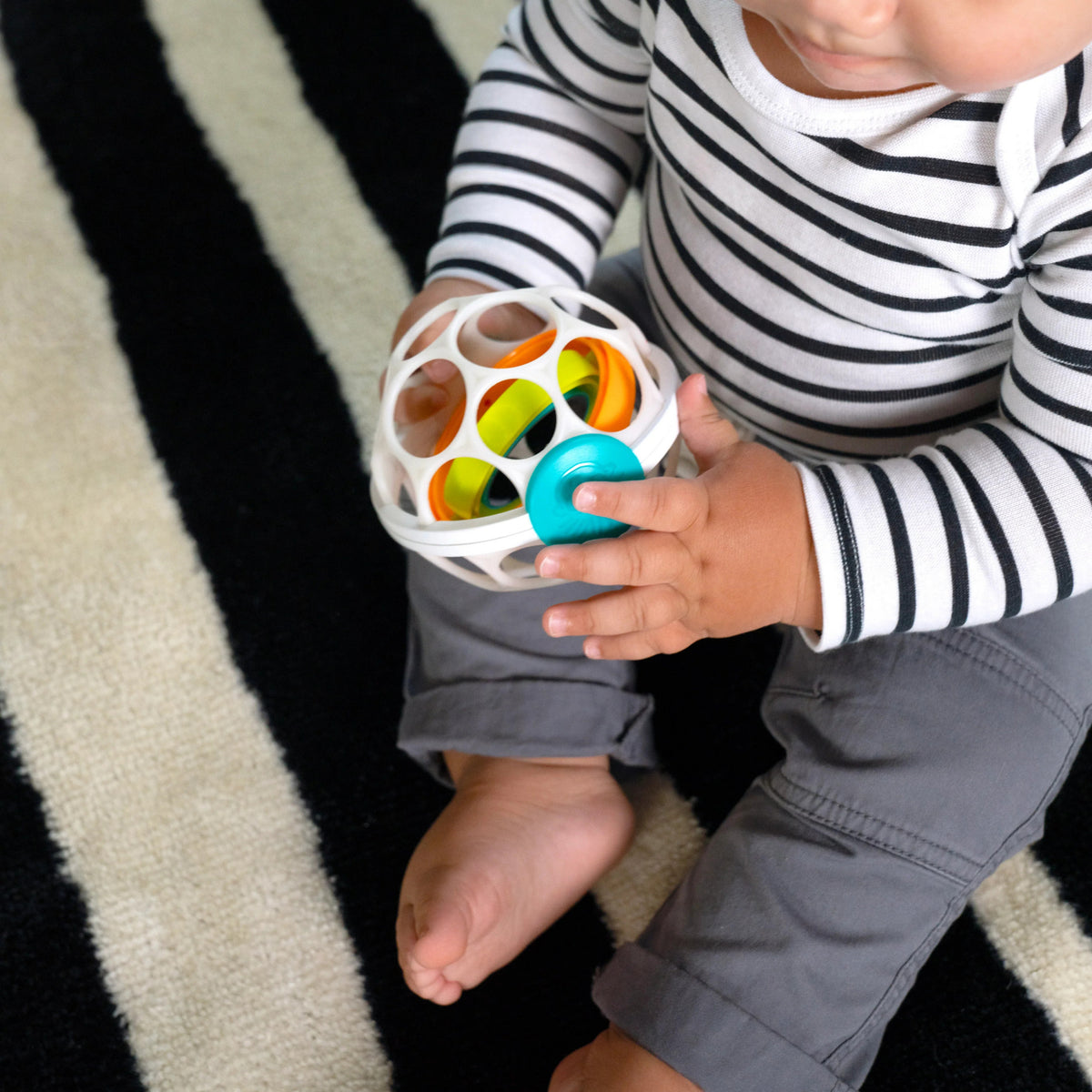 Minge zornăitoare Baby Einstein Oball Grip & Spin – imagine de prezentare 6