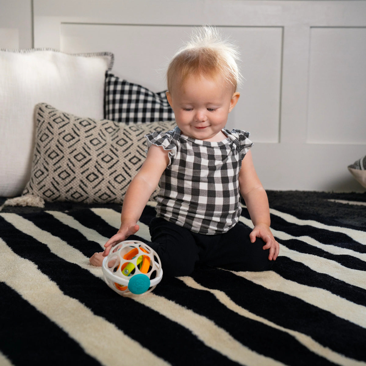 Minge zornăitoare Baby Einstein Oball Grip & Spin – imagine de prezentare 3