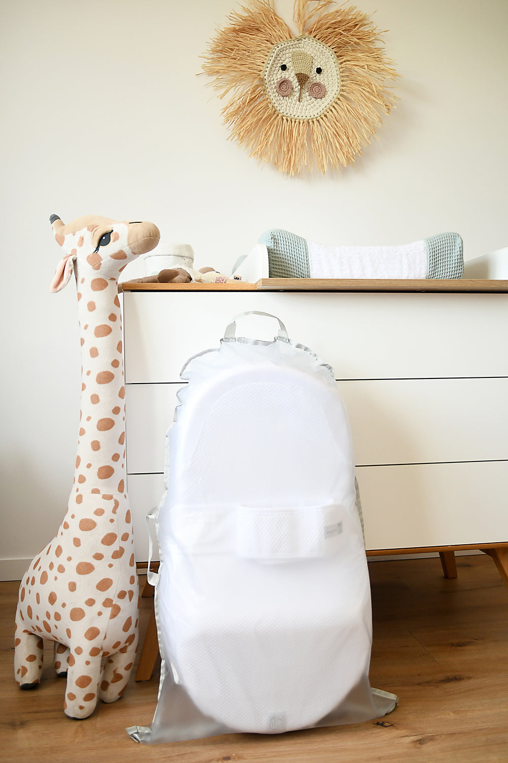 Baby Nest Ergonomic Red Castle Cocoonababy 10° – Flori de Bumbac | Anti-Colici & Anti-Reflux