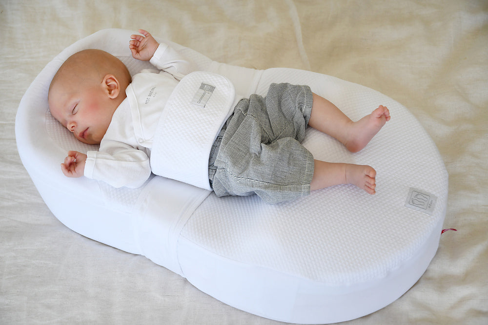 Baby Nest Ergonomic Red Castle Cocoonababy 10° – Flori de Bumbac | Anti-Colici & Anti-Reflux