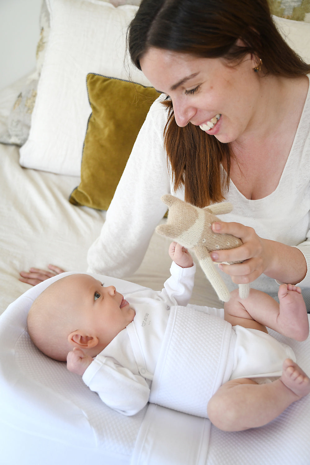 Baby Nest Ergonomic Red Castle Cocoonababy 10° – Flori de Bumbac | Anti-Colici & Anti-Reflux