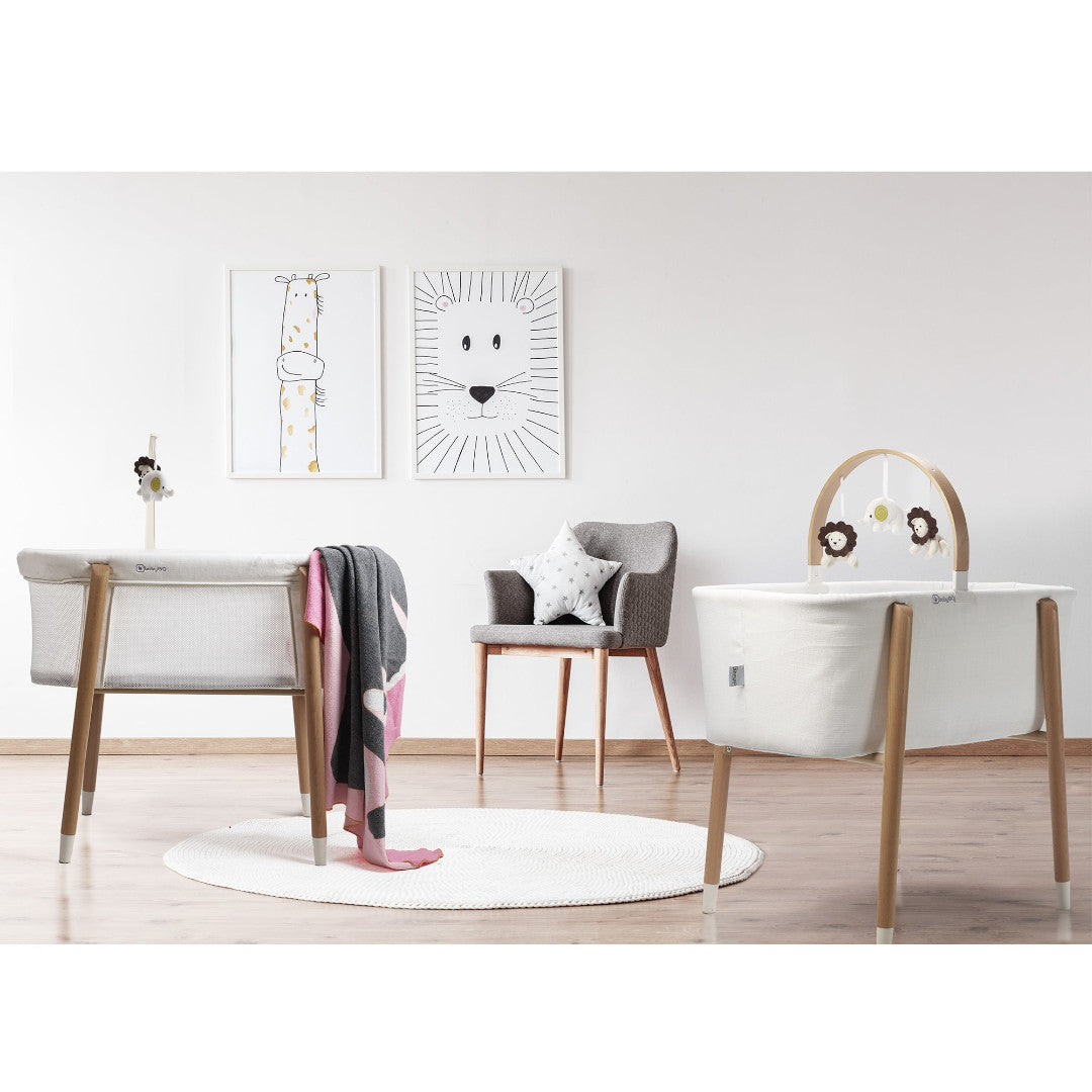 BabyGo - Patut cu cadru din Lemn si Bara de Jucarii Sleepgood Mesh