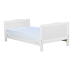 Pătuț BabyNeeds Nadia 140x70 cm alb – pat junior prezentat cu saltea