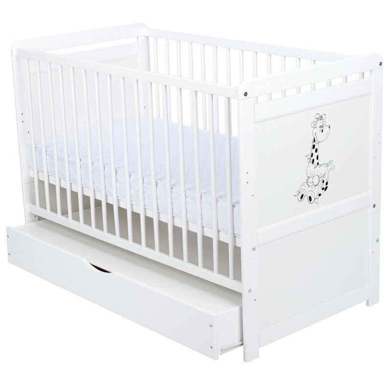 Patut din lemn bebe, Transformabil si pentru junior, 120x60 cm, Cu sertar cu capac, Din pin si mdf, Stabil si rezistent, Inaltime saltea reglabila pe 3 nivele, Laterala cu 3 bete detasabile, EN716-1, EN16-2, Alb, Babyneeds, Nadia II, Girafa